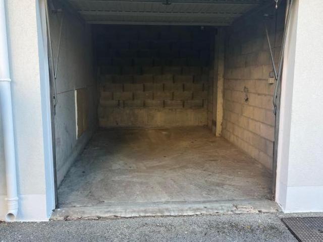 Garage vente à Arrondissement de Draguignan, Fréjus