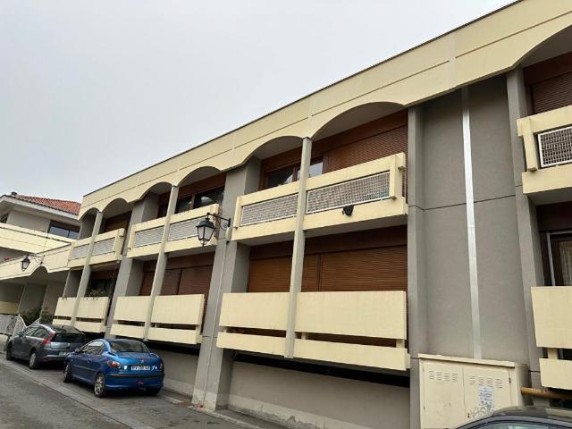 Garage vente à Clermont-Ferrand, Clermont-ferrand