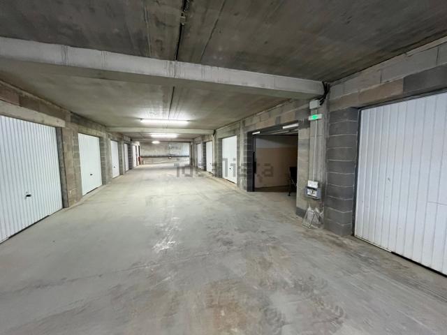 Garage vente à Saint-Pierre-la-Mer, Fleury