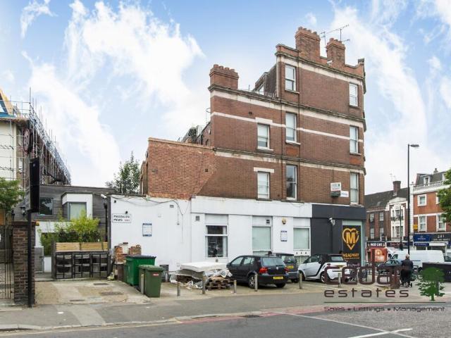 Park Home for rent in Hampstead, Greater London