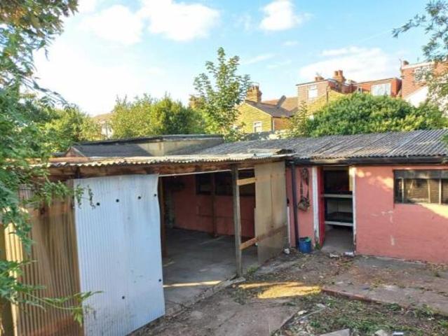 Park Home for rent in Enfield, Greater London