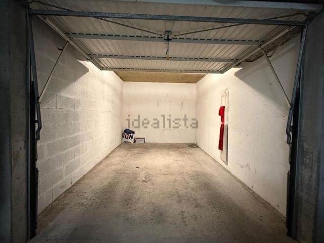 Garage vente à Les Hutins, Gaillard