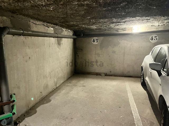 Garage vente à Paris 20e Arrondissement, Paris