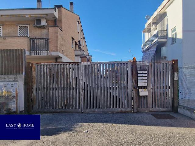 Box in vendita a Quadraro, Roma