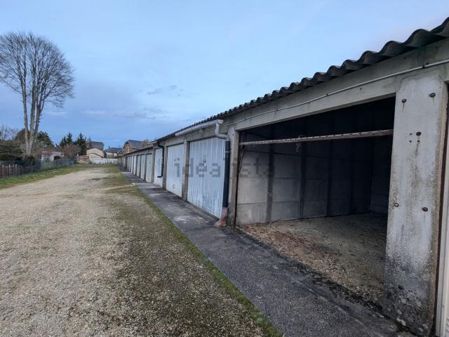 Garage location à Issoudun, Indre