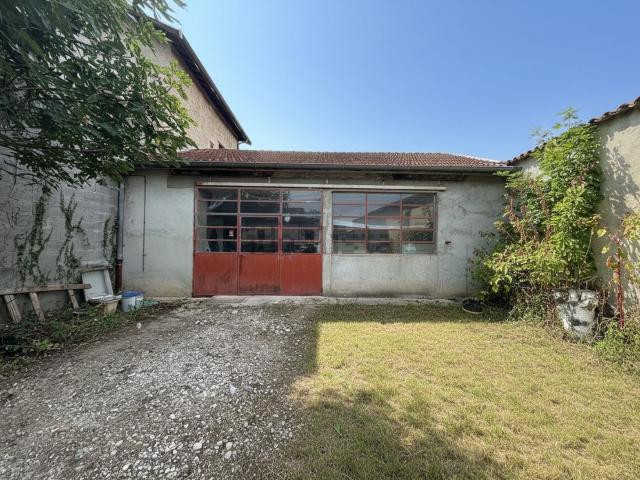 Garage location à La Côte-Saint-André, Isère