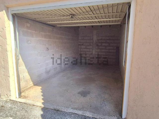 Garage vente à Le Thouar, La Garde