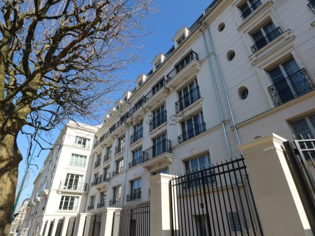 Garage location à Centre, Le Raincy