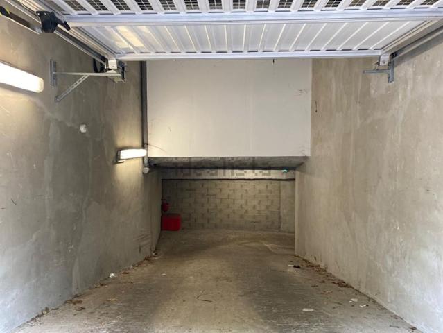 Garage vente à La Villette, Lyon