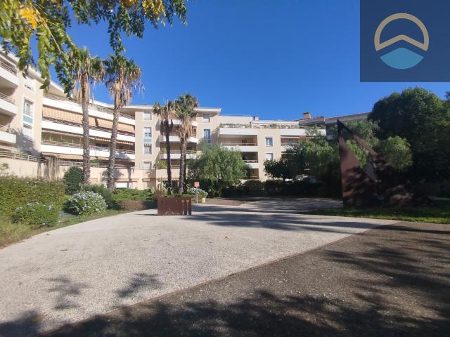 Garage vente à Arrondissement de Toulon, Hyères