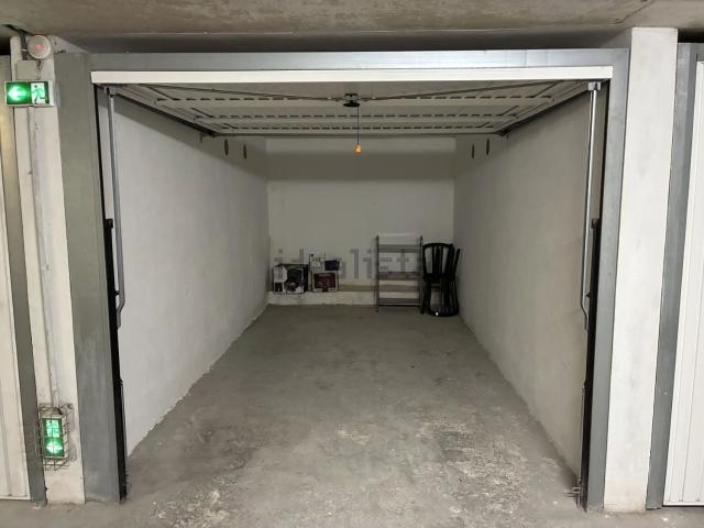 Garage vente à Menton, Alpes-Maritimes