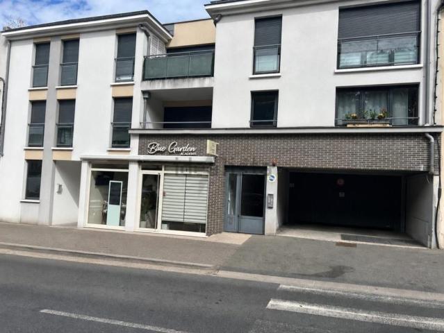 Garage vente à Les Toits, Méry-sur-Oise