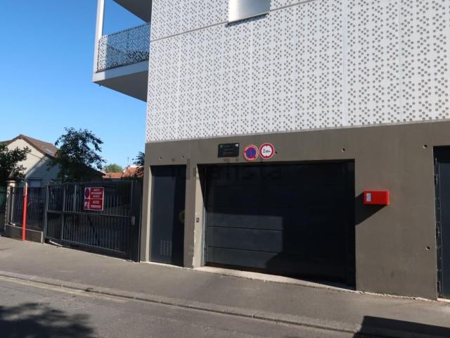 Garage vente à La Boissière, Montreuil