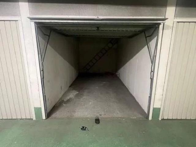 Garage vente à Cyrnos, Nice