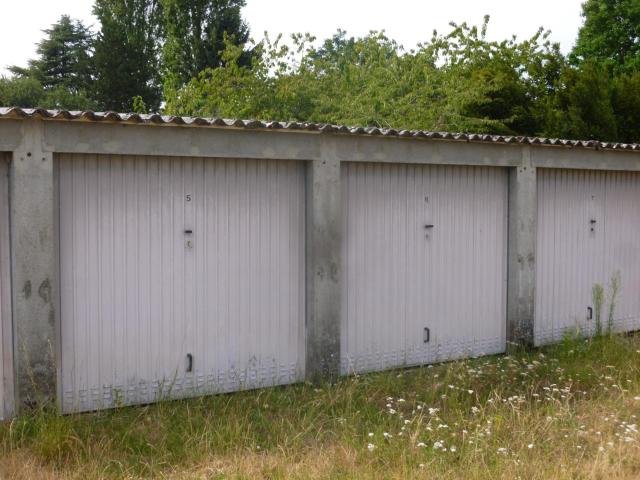 Garage vente à Cosne-Cours-sur-Loire, Nièvre