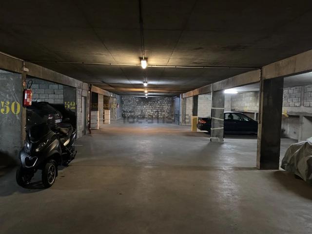 Garage vente à Paris 17e Arrondissement, Paris