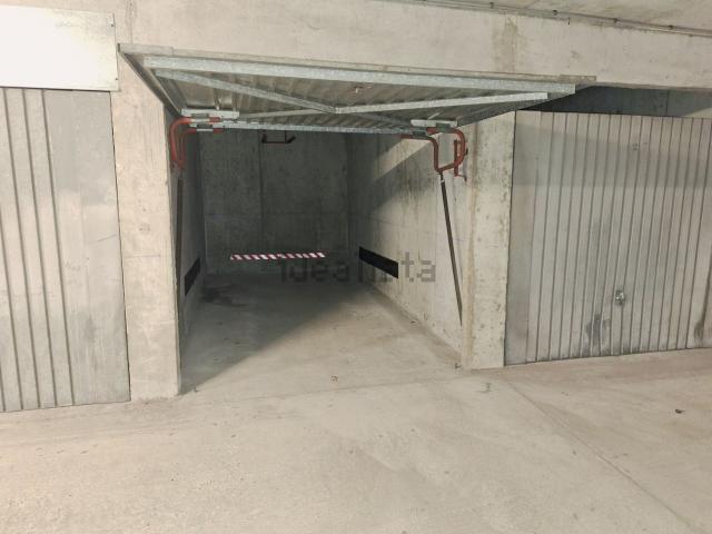 Garage location à Les Sablons, Poissy