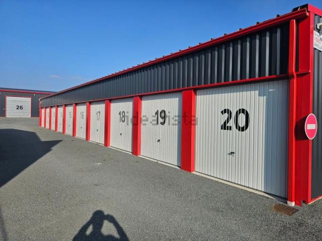 Garage location à Liauze, Pont-l'Abbé-d'Arnoult
