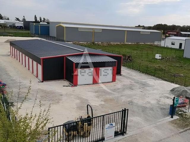 Garage location à Zone d'Activités de Liauze, Pont-l'Abbé-d'Arnoult