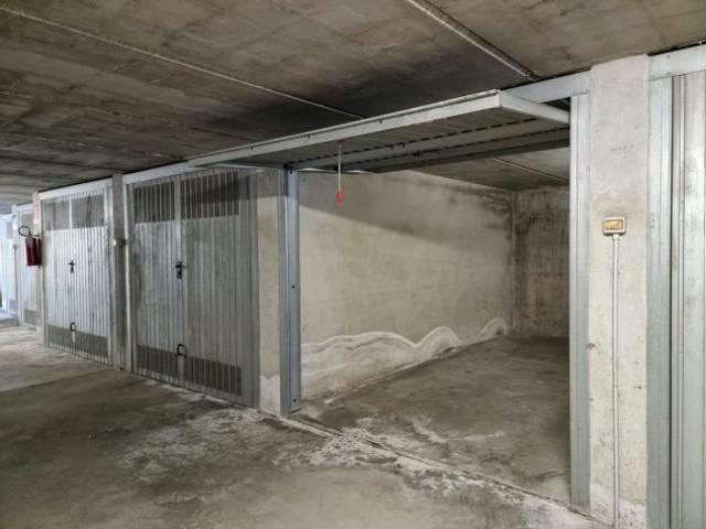 Box in affitto a Arona, Novara