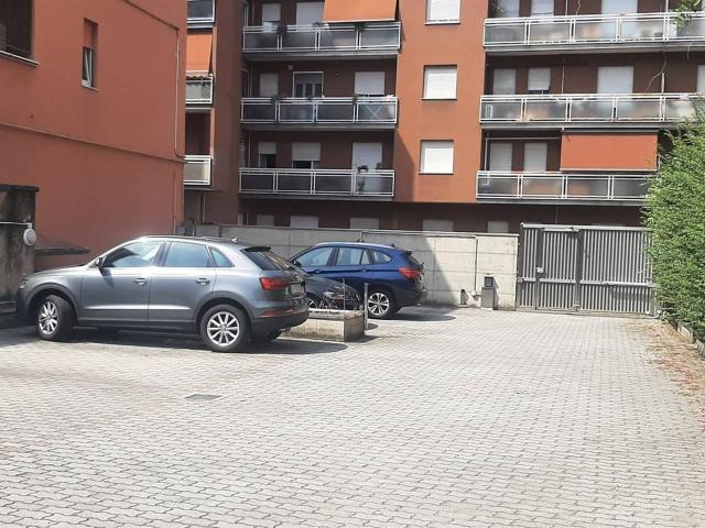 Box in affitto a San Giuseppe, Monza