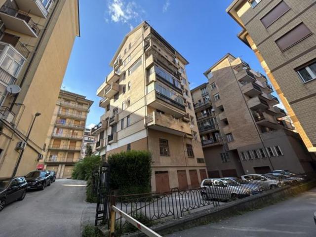 Box in vendita a Avellino, Campania