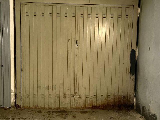 Box in vendita a Caserme, Como