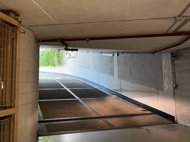 Box in vendita a Levante, Serra Riccò