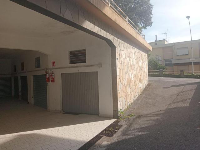 Box in vendita a Ponente, Serra Riccò