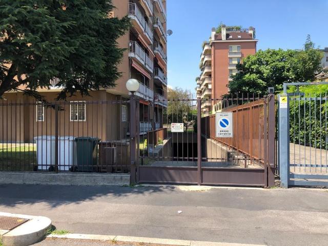 Box in vendita a Municipio 8 di Milano, Milano