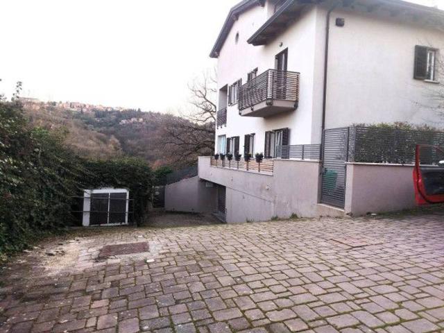 Box in vendita a San Marino, Cenerente