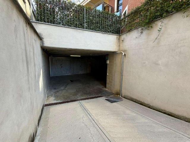 Box in vendita a San Luigi, Piemonte