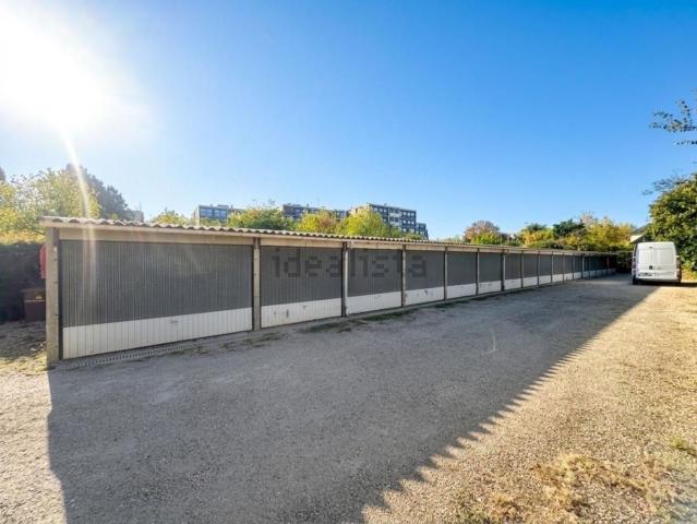 Garage vente à Résidence de l'Aunette, Ris-Orangis