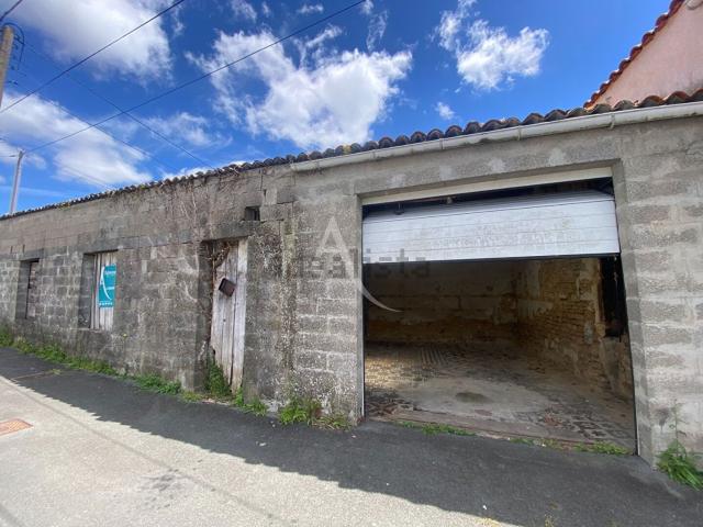 Garage vente à Chante-Alouette, Rochefort