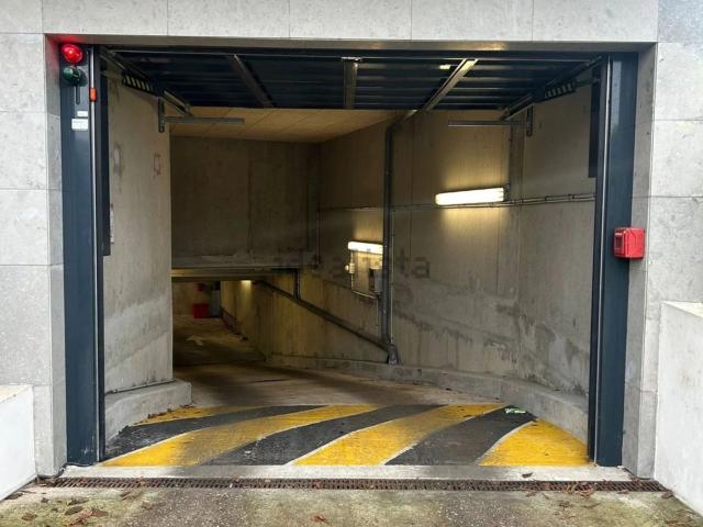 Garage vente à Hameau de Bois Preau, Rueil-Malmaison
