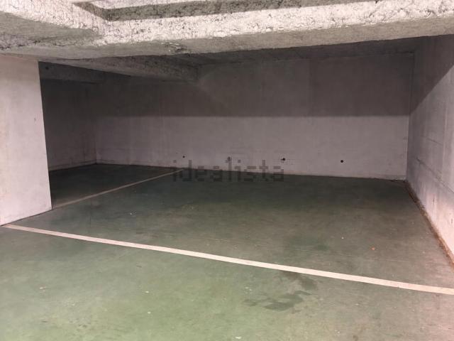 Garage vente à Les Bureaux de la Colline, Saint-Cloud