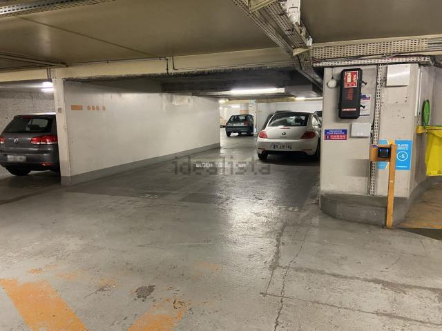 Garage vente à Paris 15e Arrondissement, Paris