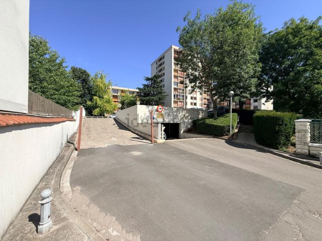 Garage vente à Saint-Ouen-l'Aumône, Val-d'Oise