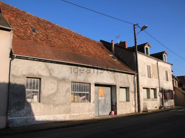 Garage vente à Faubourg de Moulins, Saint-Pierre-le-Moûtier