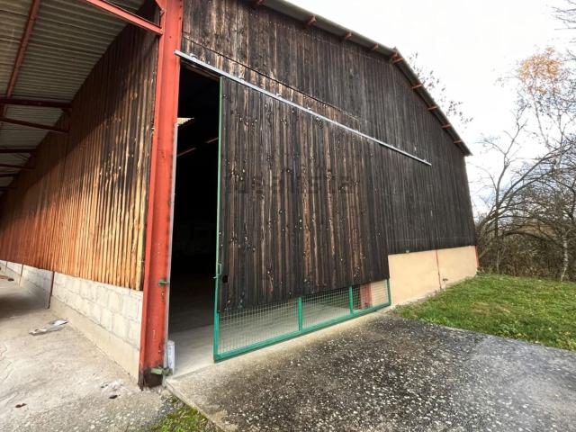 Garage location à Château de Péray, Saint-Symphorien-de-Lay