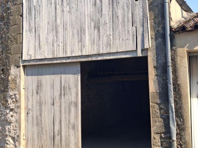 Garage vente à Saint-Varent, Deux-Sèvres