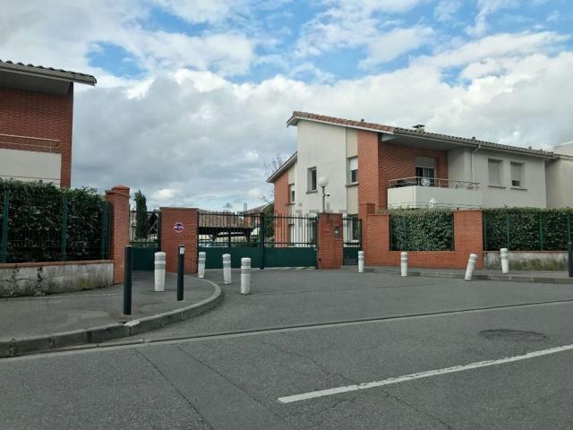 Garage vente à Les Izards-Trois Cocus, Toulouse