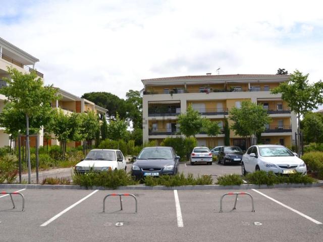 Garage location à Uchaud, Gard