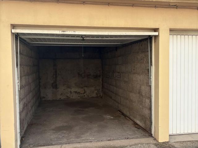 Garage location à Vénissieux, Rhône