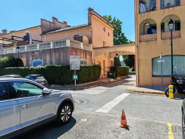 Garage vente à Villeneuve-Loubet, Alpes-Maritimes