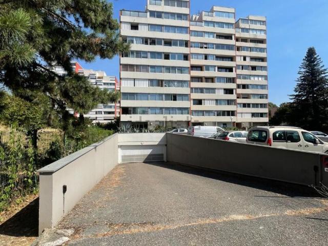 Garage vente à Bonnevay, Villeurbanne
