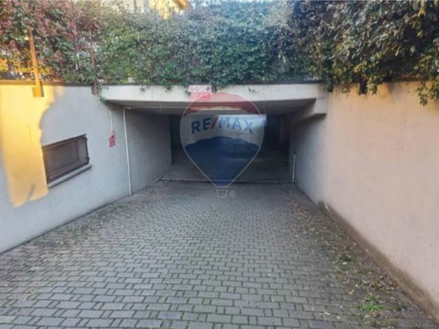 Box in affitto a Cassinetta Di Lugagnano, Lombardia