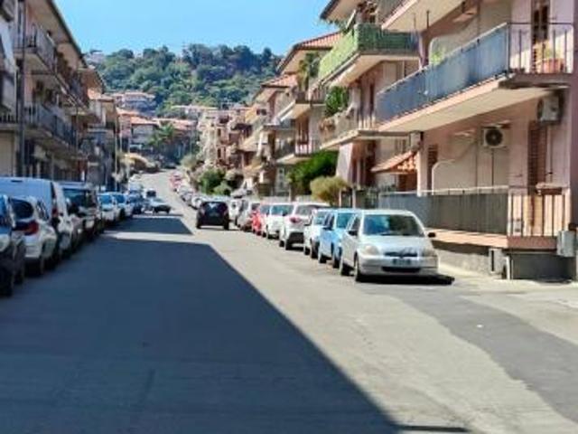 Box in vendita a Aci Catena, Sicilia