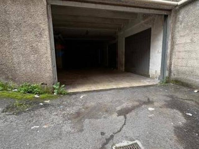 Box in vendita a San Giovanni La Punta, Sicilia