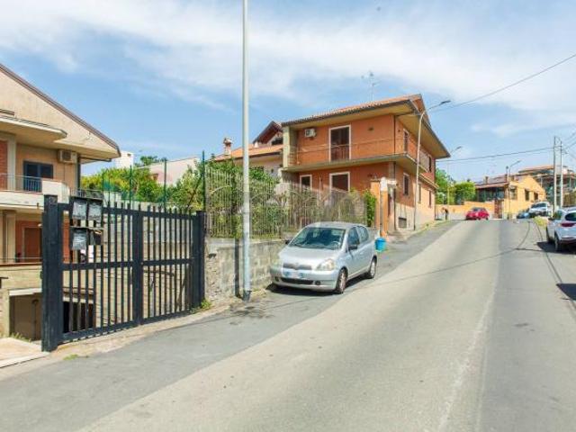Box in vendita a San Pietro Clarenza, Sicilia